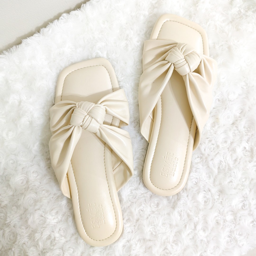 Faye Flats White - Esme Official on Carousell