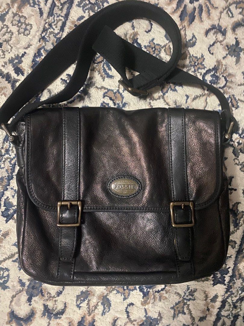 Fossil Messenger Bag, Men's Fashion, Bags, Sling Bags on Carousell