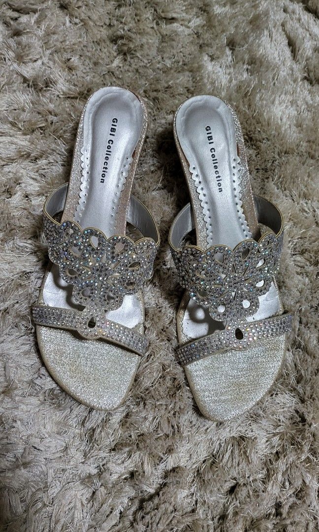 GIBI Collection Silver Heels, Women's Fashion, Footwear, Heels on Carousell