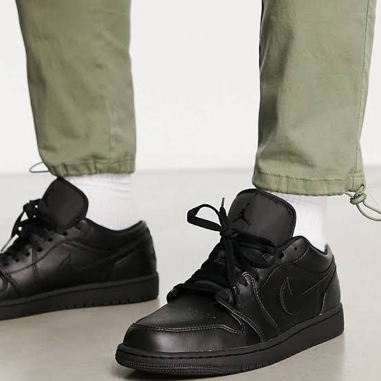 jordan 1 triple black on feet