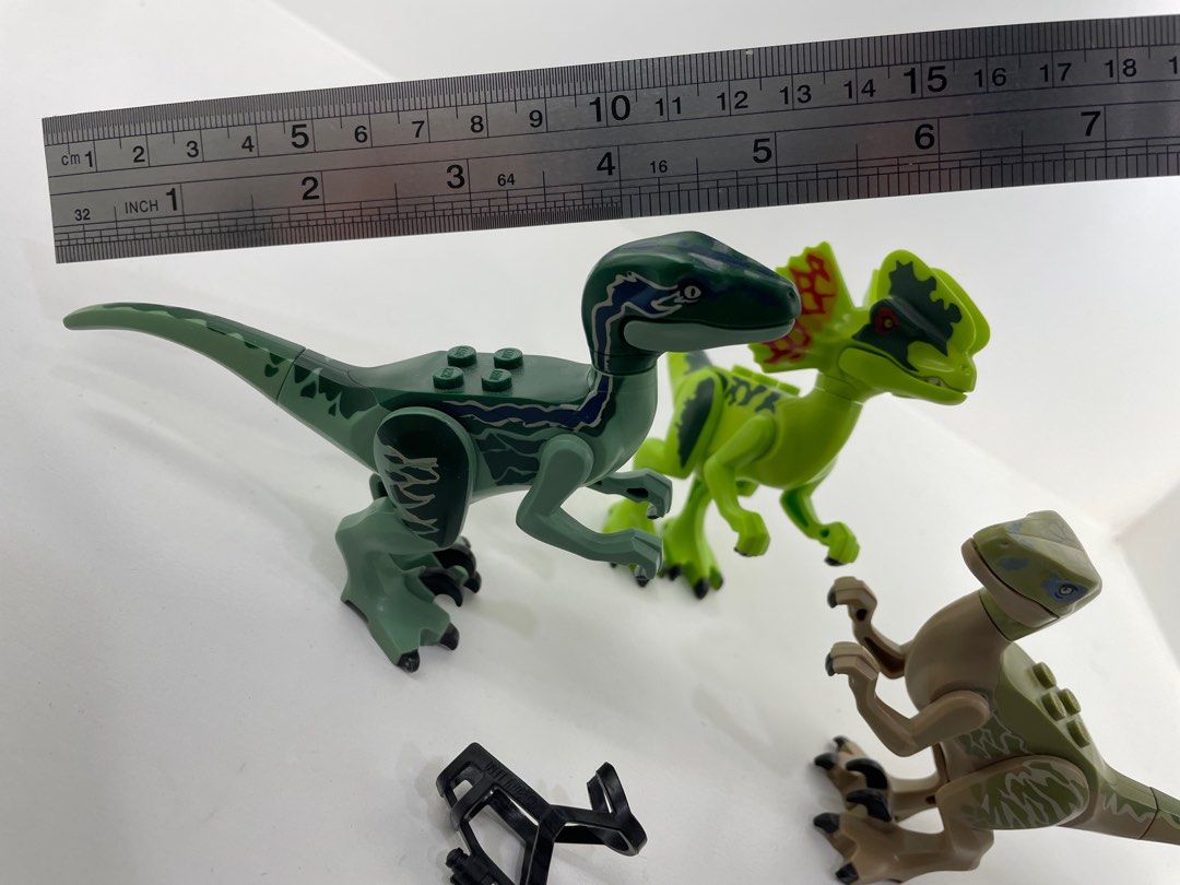 Lego 2014 Jurassic World Delta 2 Velociraptor W Tracker Raptor Rampage And A Dilophosaurus 2976