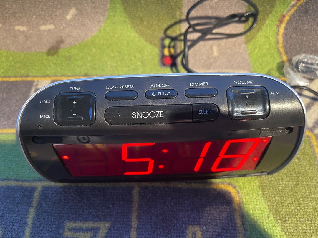 Logik Radio Alarm Clock With Aux In 220v Complete Am Fm Stations Big