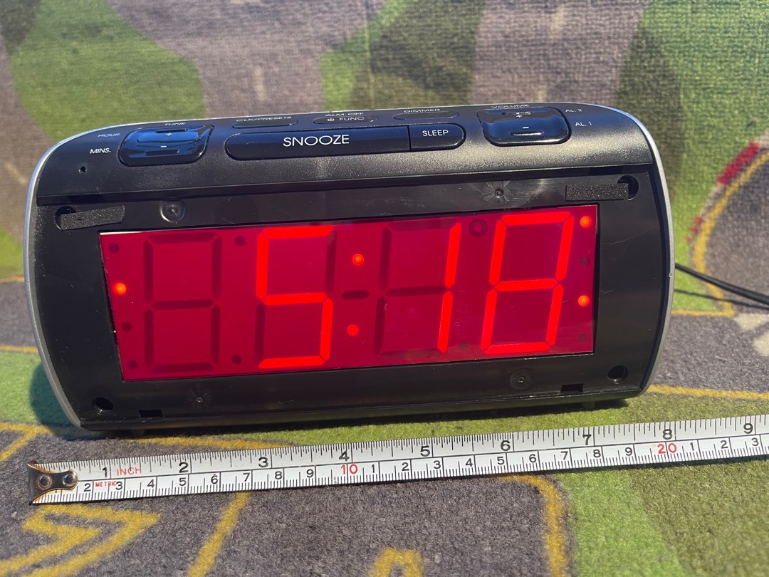 Logik Radio Alarm Clock With Aux In 220v Complete Am Fm Stations Big