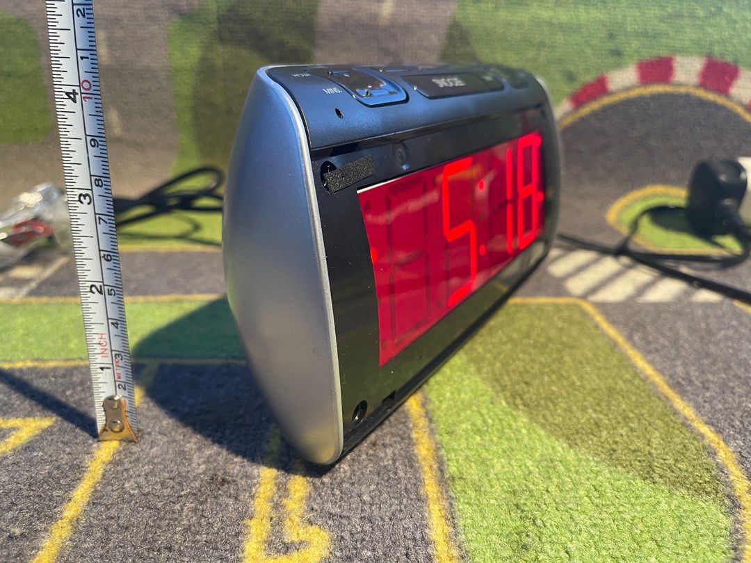 Logik Radio Alarm Clock With Aux In 220v Complete Am Fm Stations Big