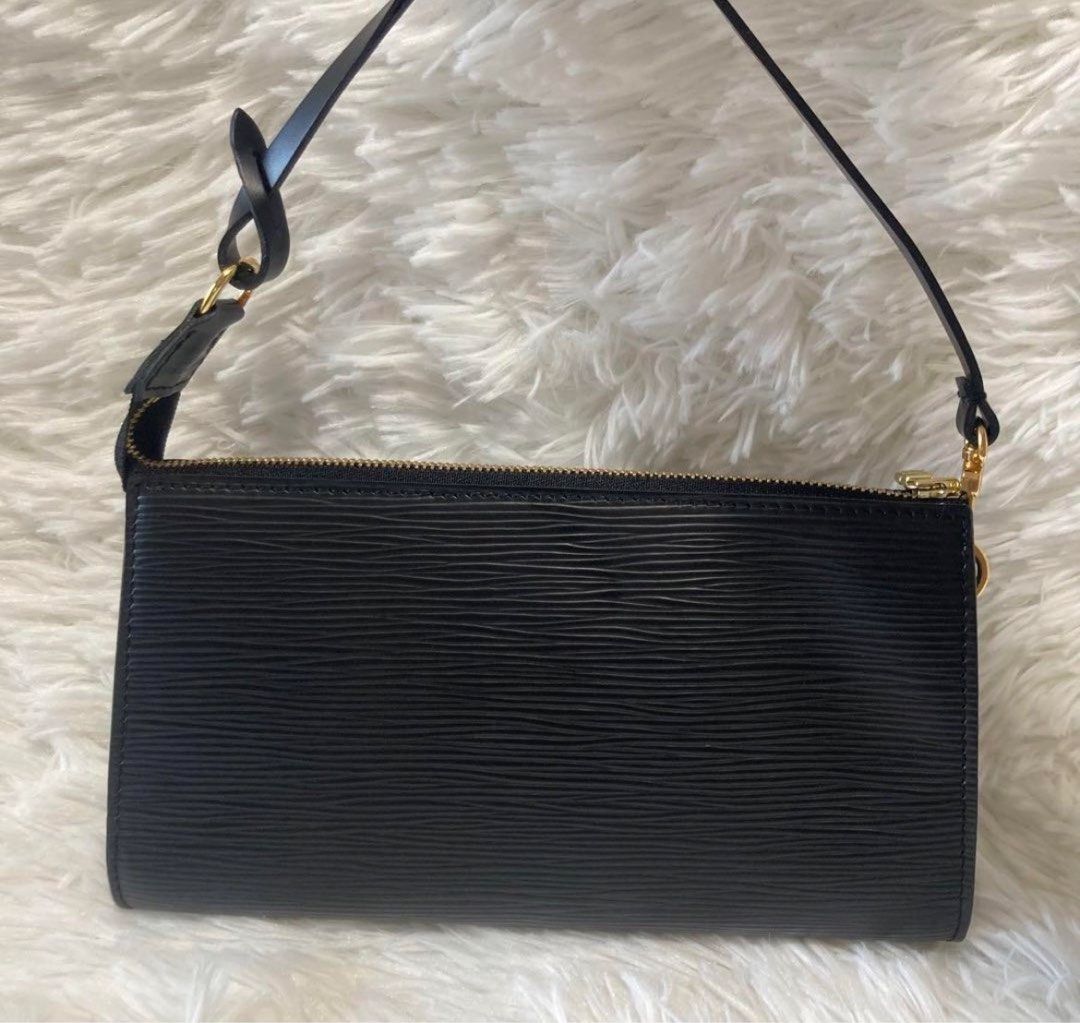 Louis Vouitton EPI vintage (Category: Luxury Bags & Wallets) located in Makati City. Submitted by prebynik (Listing ID 1221173023, Image 3). Description: The cutest everyday day to night bag Inspired by Emma chamberlain 💯 authentic Actual photos posted Gold LV chain is worth 5,000 .