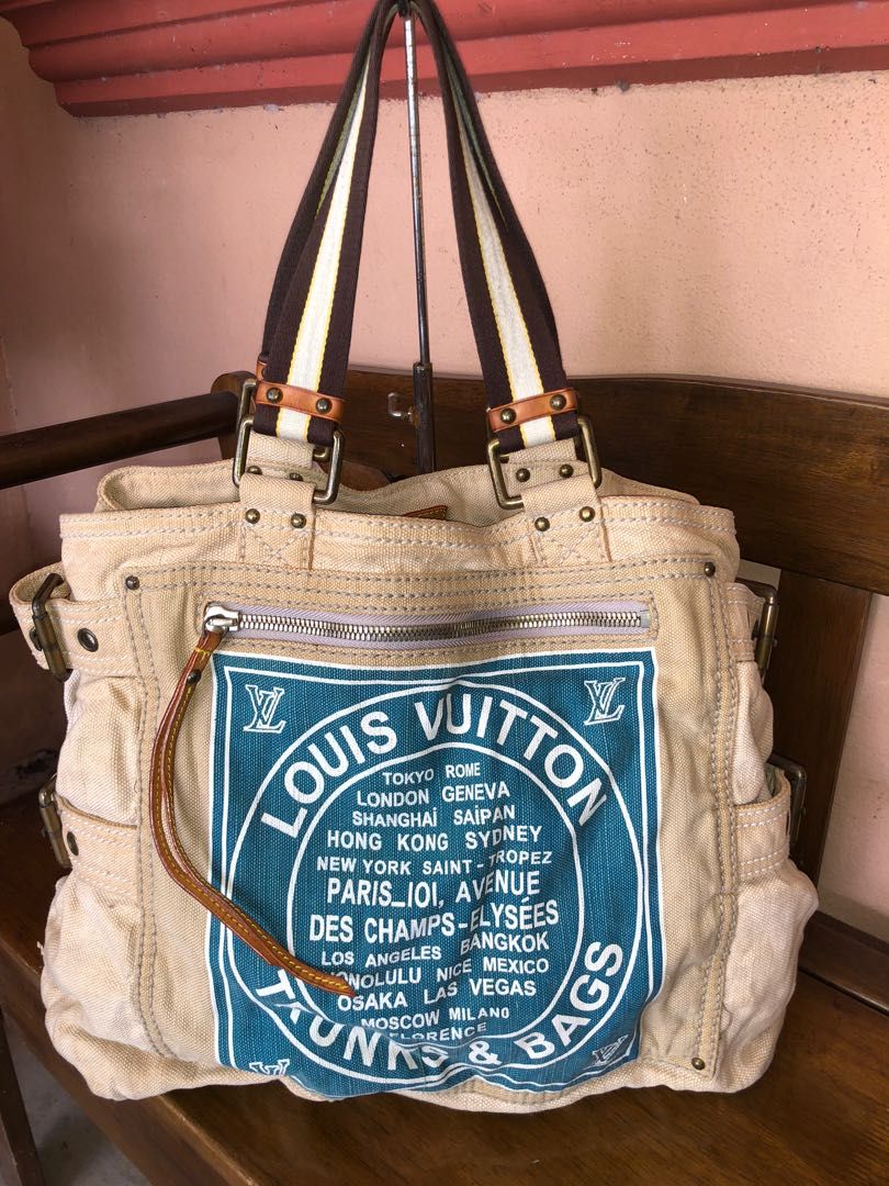 louis vuittons trunks and bags
