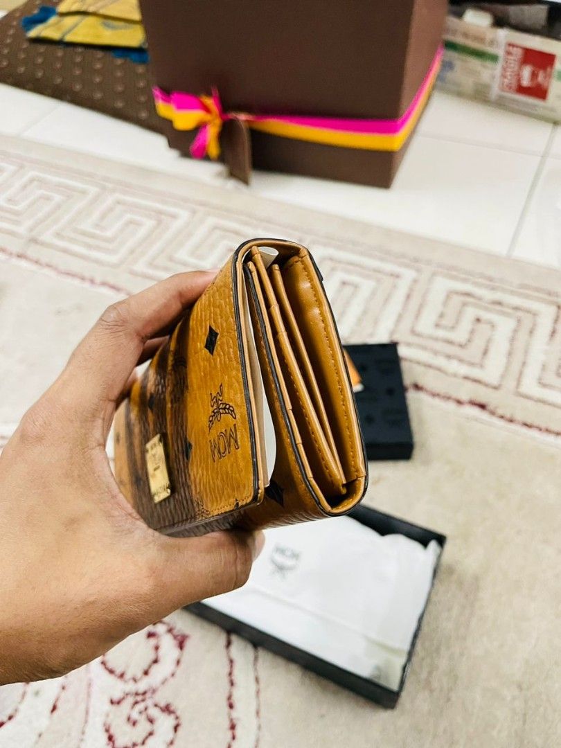 Used online mcm wallet