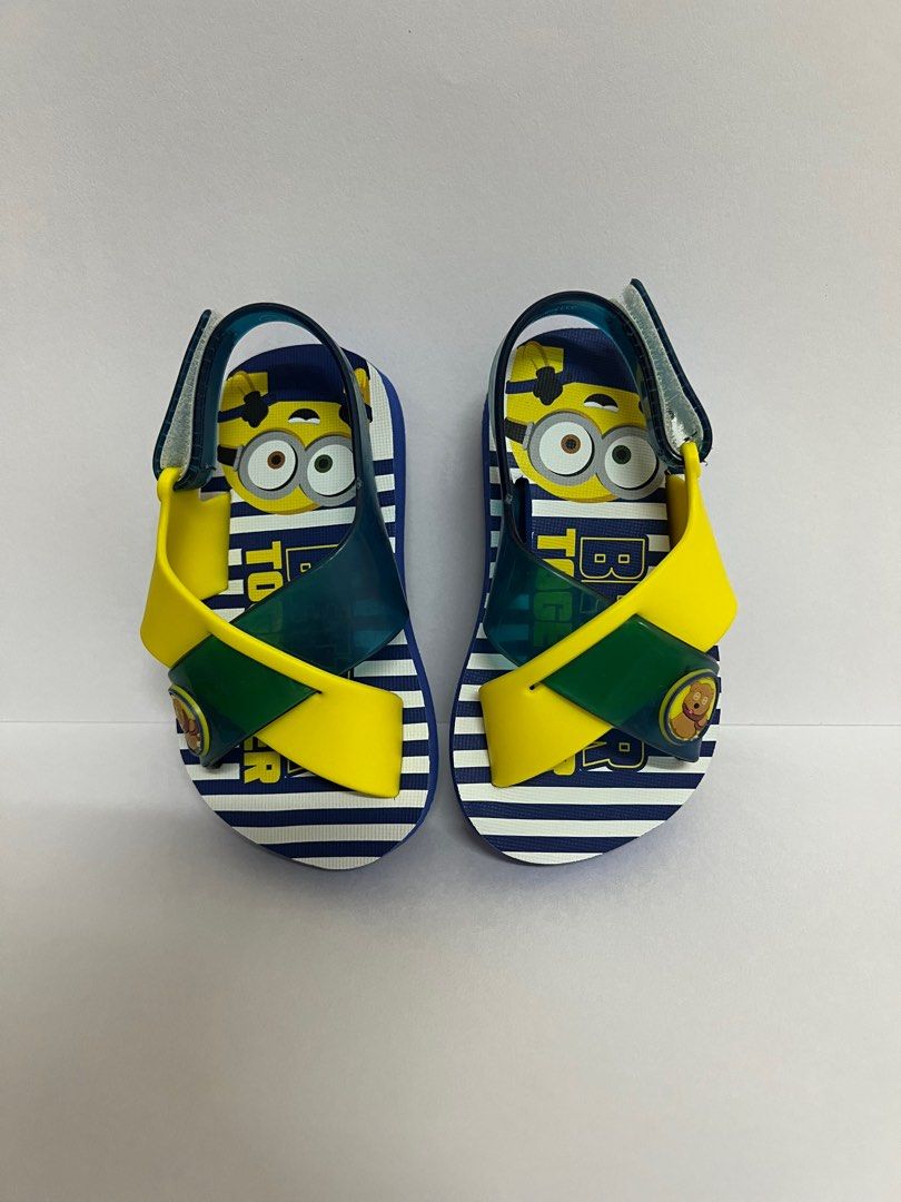 Sandal minions top