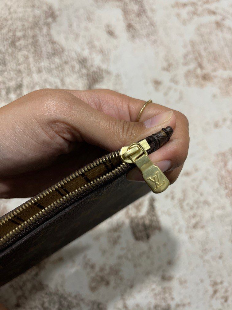 Louis vuitton removable outlet zippered clutch