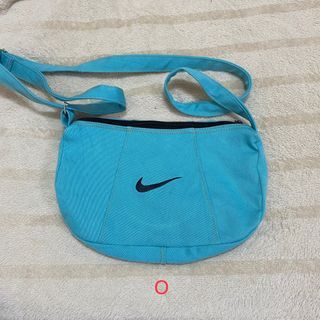 Nike改製半月包
