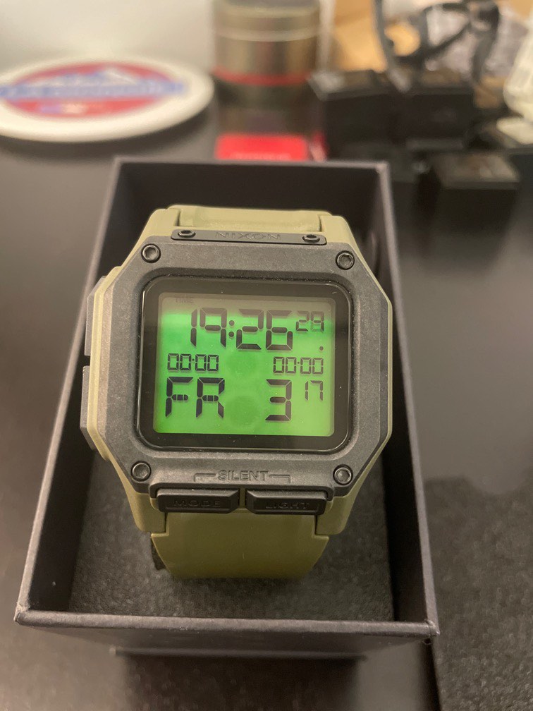 Nixon regulus green top