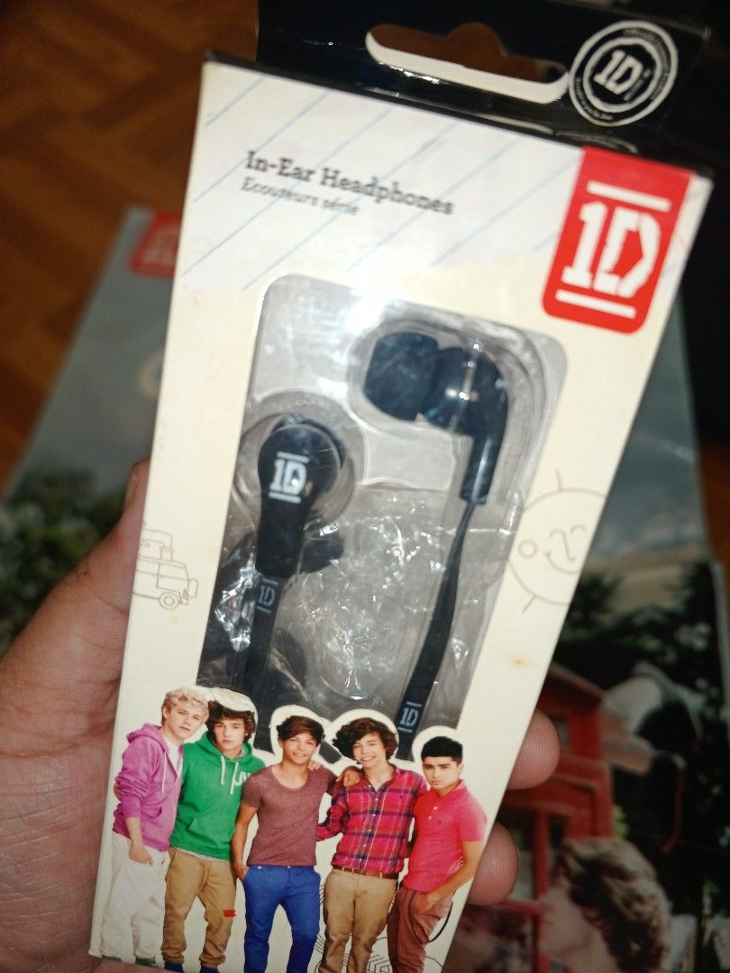 ONE DIRECTION IN-EAR HEADPHONES (Category: Earphones) located in Manila. Submitted by lost.paradise (Listing ID 1221197764, Image 2). Description: ONE DIRECTION IN-EAR HEADPHONES FROM 1D WORLD POP UP STORE PH (2014) -official merch from 1d world -opened once just to see if it's working -good as new -collectible item -mint condition -little tear on the upper part of the box -can send more pics for the condition of the headphones MOP: GCASH/BPI MOD