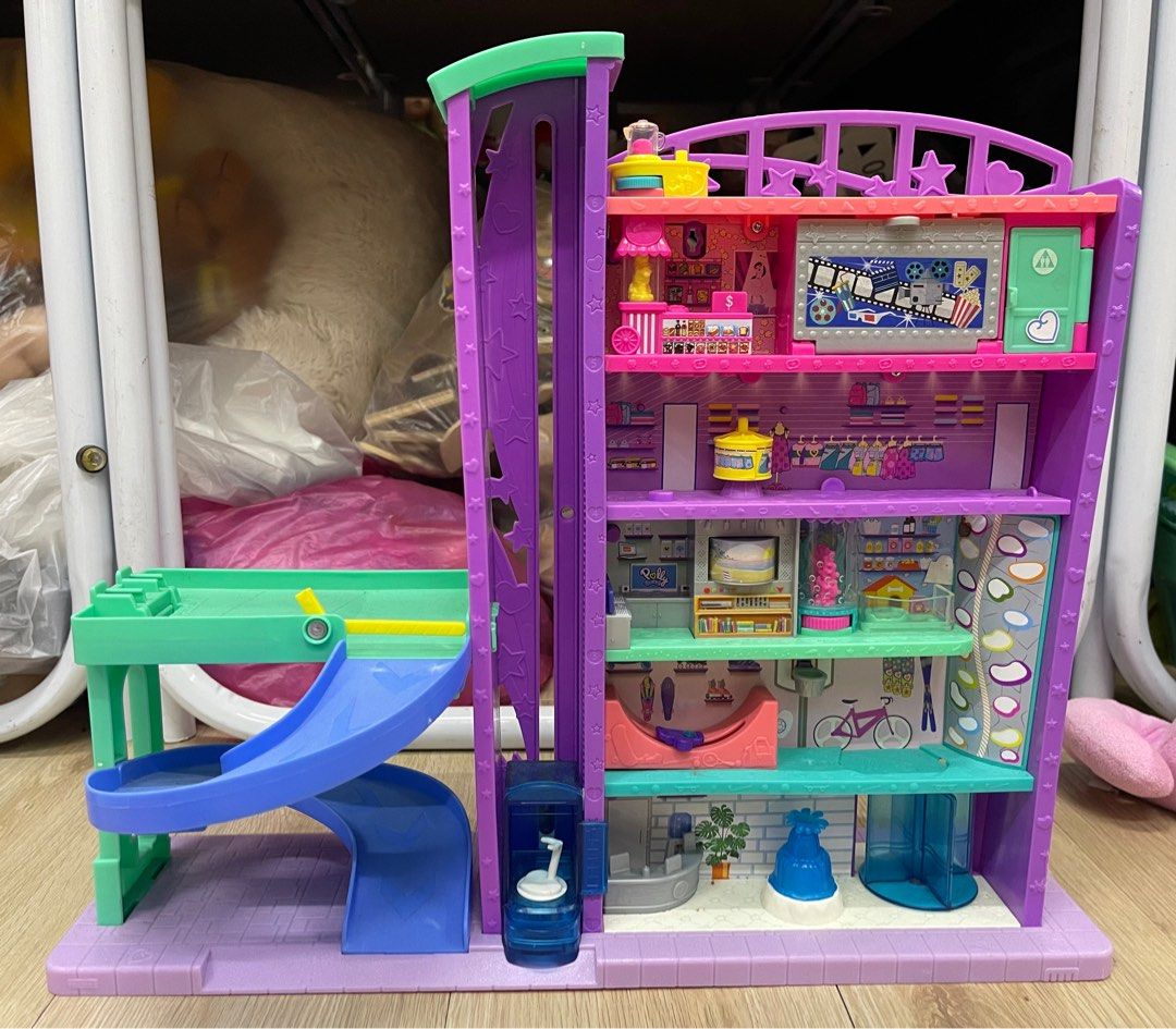 Pollyville mega mall store