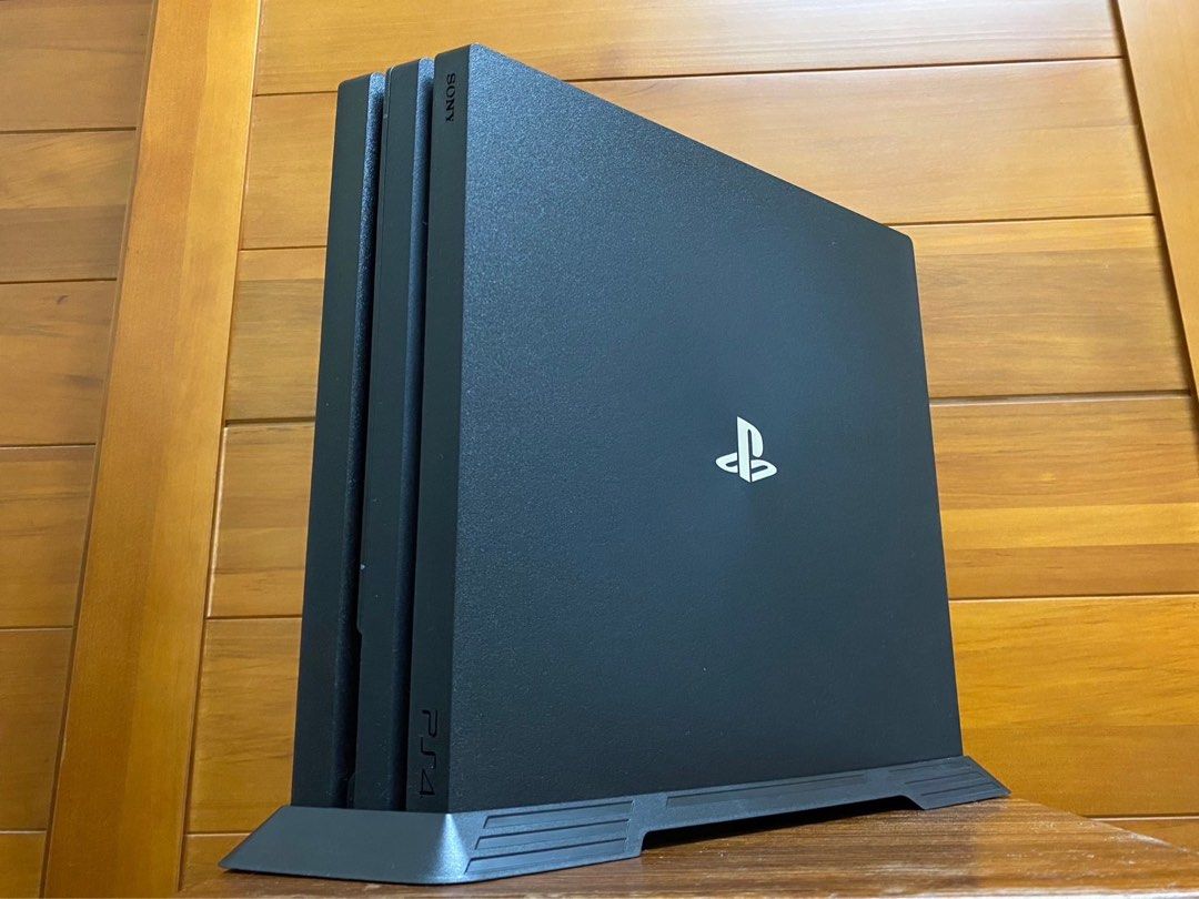 二手最新型PS4Pro 極致黑4KHDR 容量1TB, 電玩遊戲, 電子遊戲機