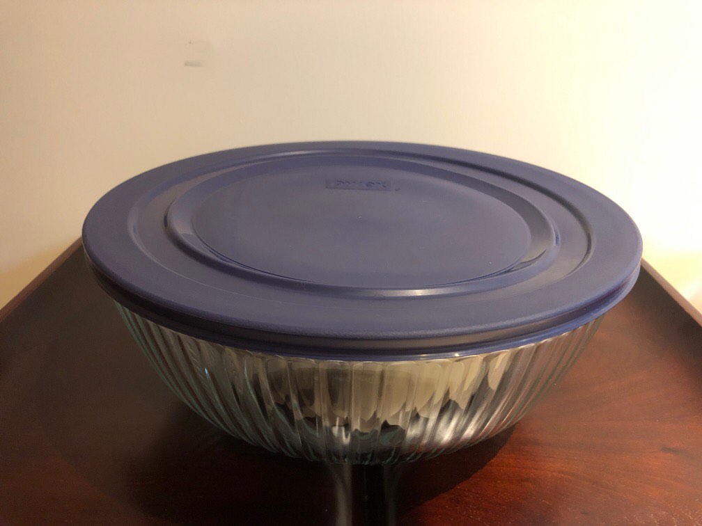 Pyrex round container with lid, 傢俬&家居, 廚具和餐具, 食物整理及儲存 - Carousell