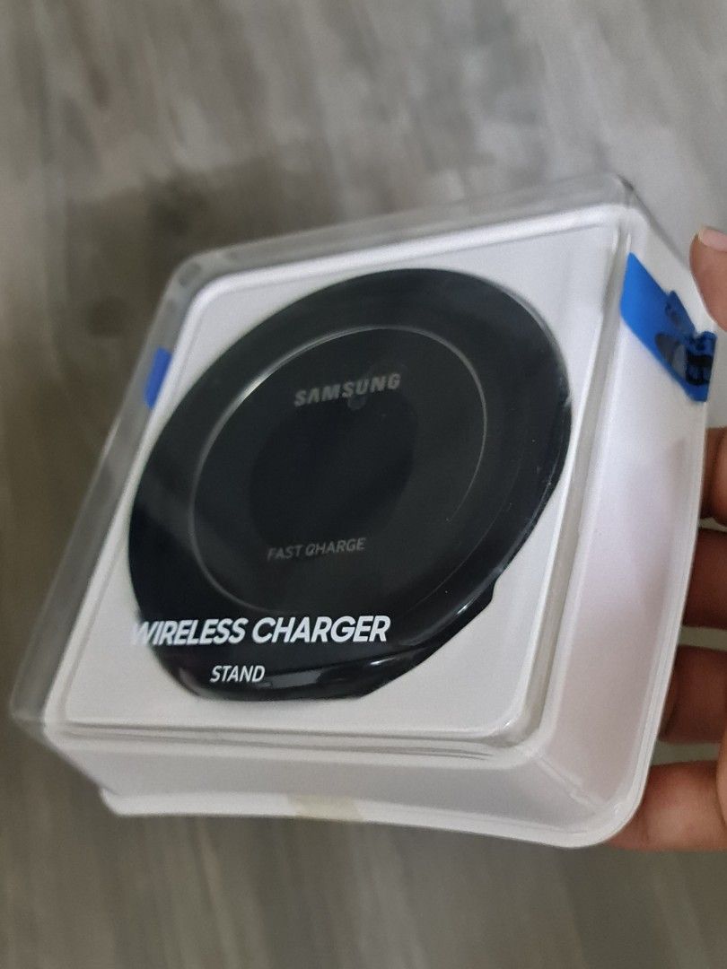 Samsung Wireless Charger EP-NG930, Mobile Phones & Gadgets, Mobile & Gadget  Accessories, Chargers & Cables on Carousell