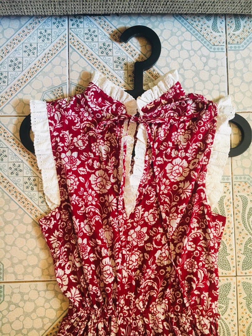 SEEN BY CHLOE (Category: Luxury Apparel) located in Baguio. Submitted by vanity_kimo (Listing ID 1221092438, Image 3). Description: 📌SEEN BY CHOLE DRESS 📌TIERED FLORAL COTTON Dress 📌RED WHITE 📌AUTHENTIC 📌with wash tags 📌10/10 condition 📌no flaws .