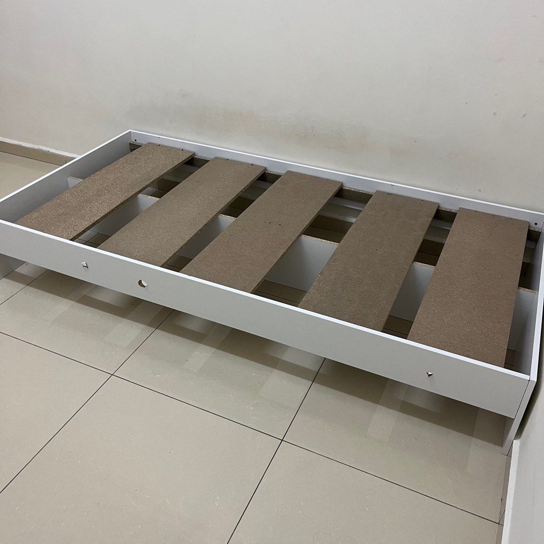 (TAK BOLEH DISMANTLE) Single Wooden Bed Frame, Katil Bujang, Katil