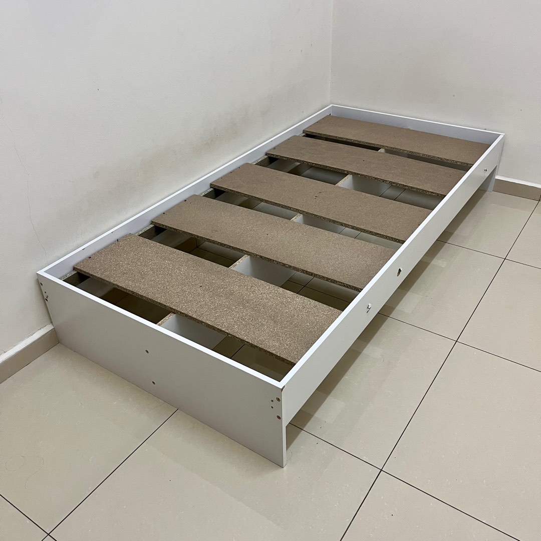 (TAK BOLEH DISMANTLE) Single Wooden Bed Frame, Katil Bujang, Katil