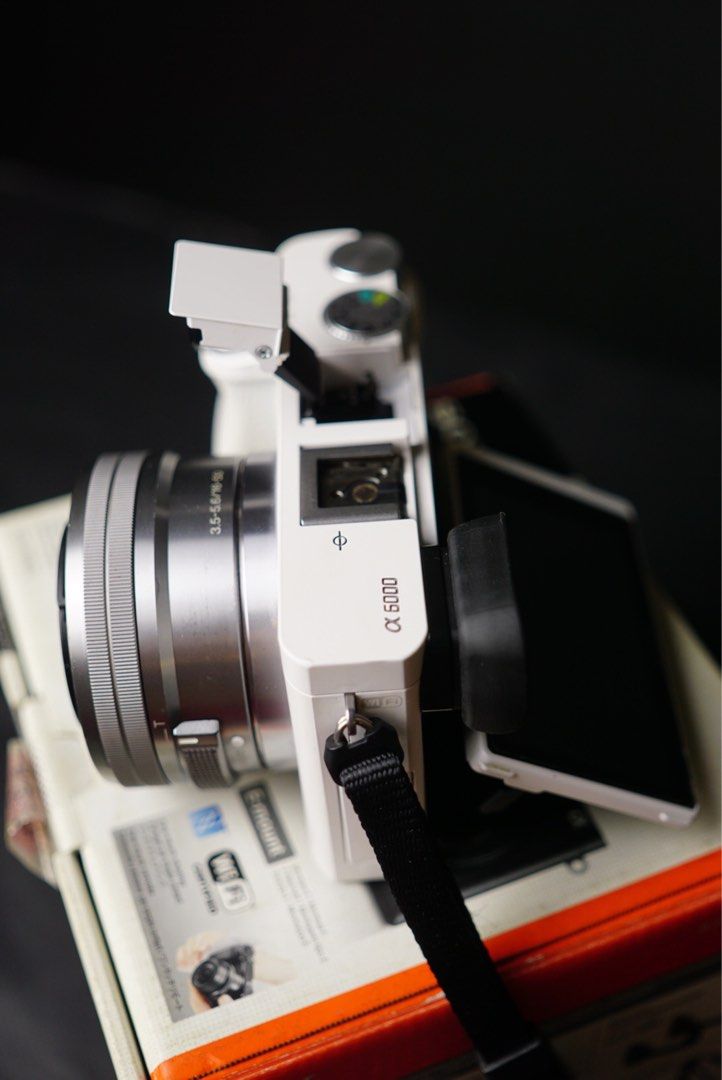 Sony A6000 Fullbox white colour, Photography, Cameras on Carousell