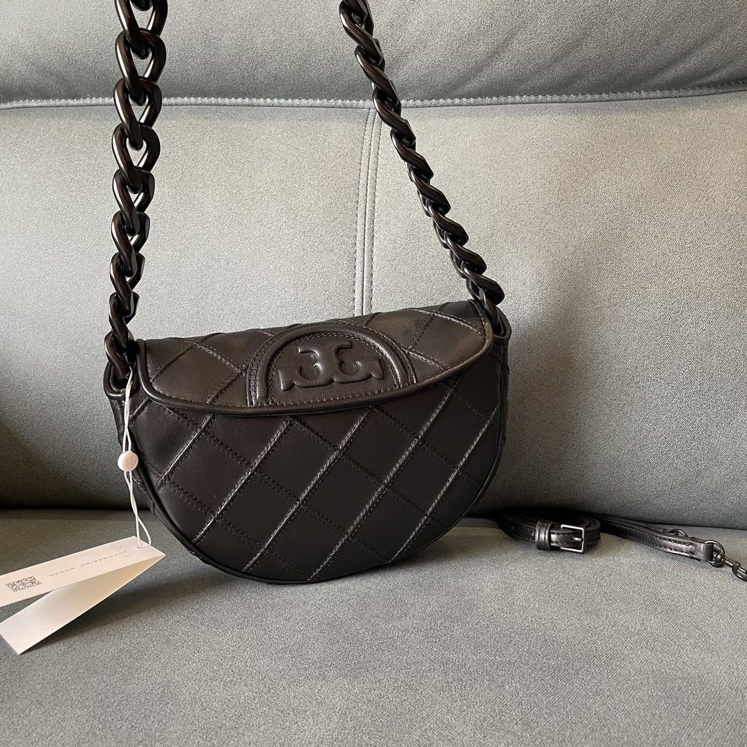 Tory Burch Fleming Medium Convertible Shoulder Bag, Women's Fashion, Bags &  Wallets, Shoulder Bags on Carousell