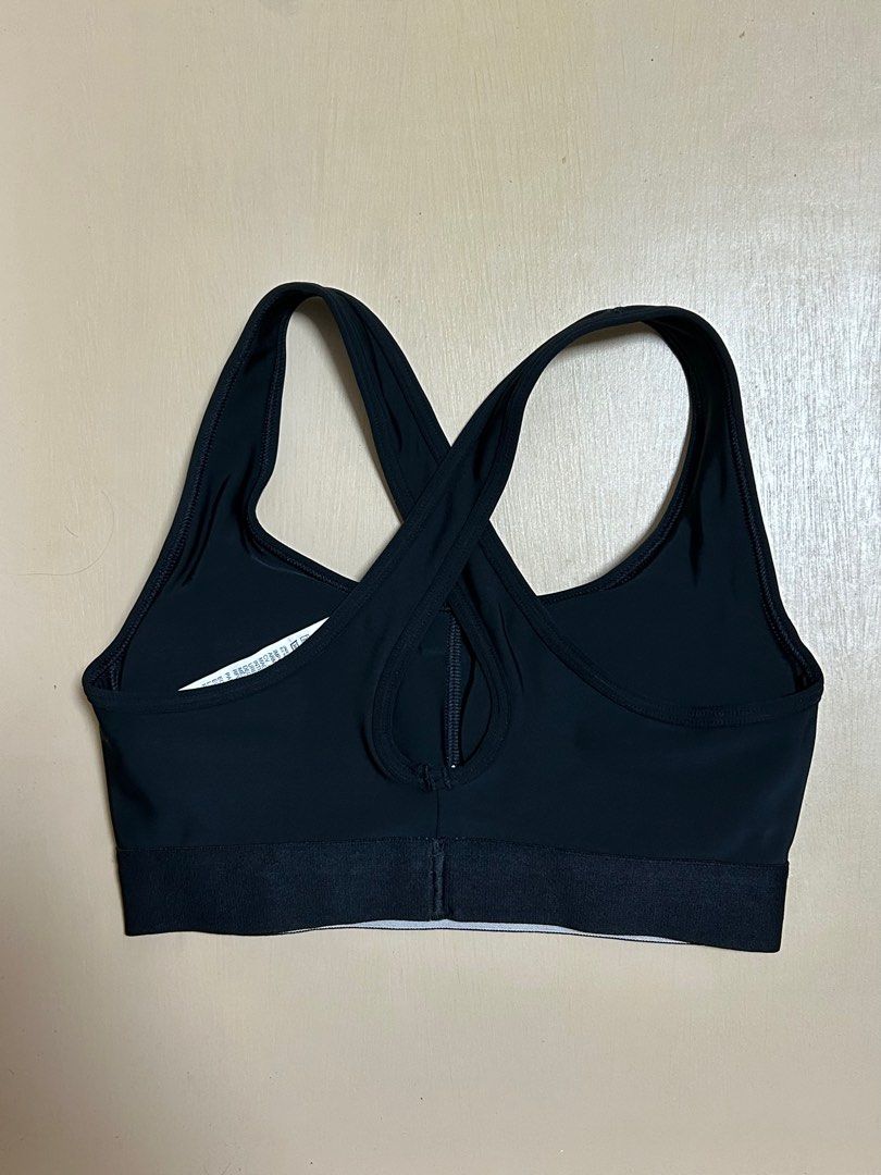 Under Armour Sports Bra (Category: Undergarments & Loungewear) located in Manila. Submitted by hellomycloset (Listing ID 1221165883, Image 2). Description: BRAND NEW without tags never worn, too small on me size XS authentic, bought from S&R SRP is 1,500++.