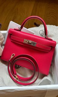 Used in Very Good Condition Hermes Rose Extreme Chevre PHW Kelly 20 stamp U