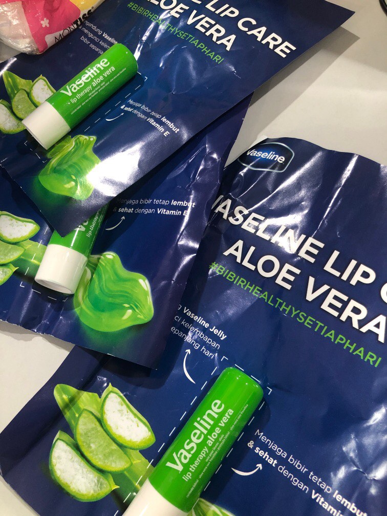 Vaseline lip care aloe vera, Kesehatan & Kecantikan, Kulit, Sabun