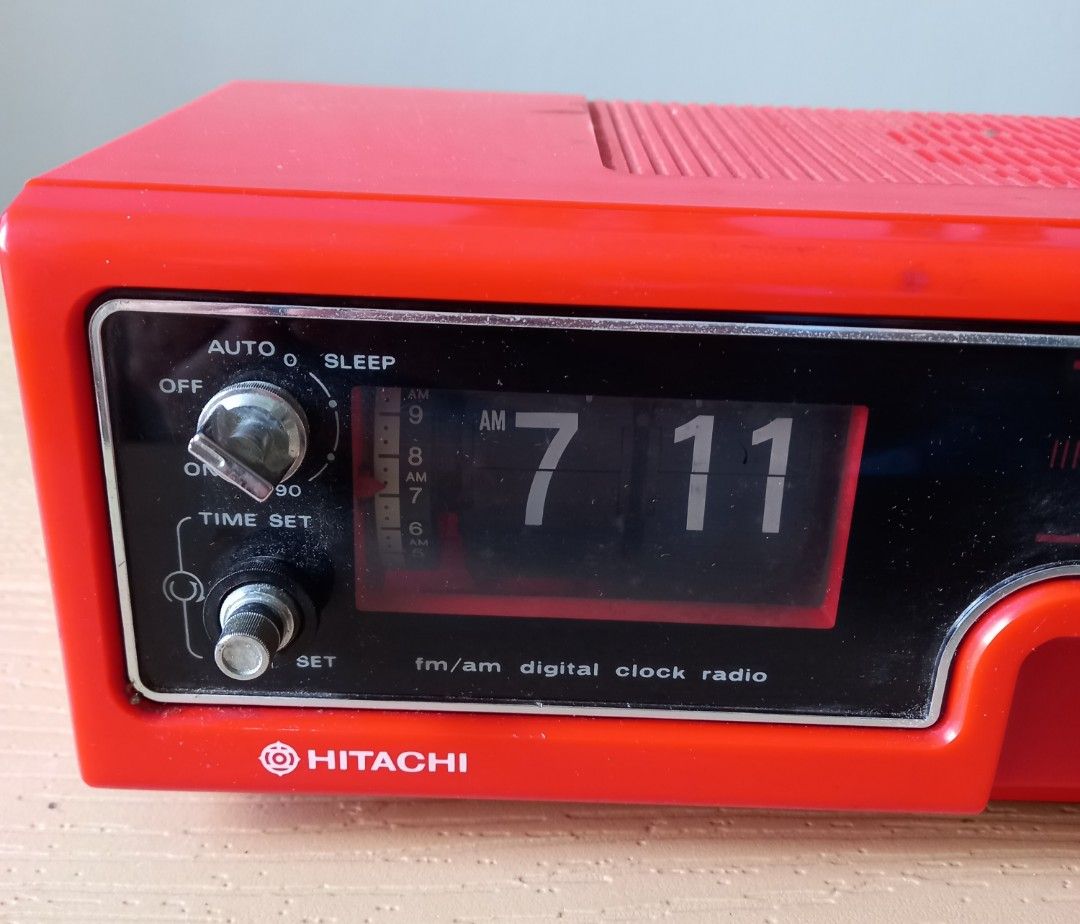 Vintage Hitachi KC525W digital clock and radio, Audio, Other Audio