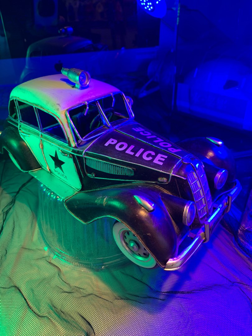 Vintage Police Car (metal), 興趣及遊戲, 玩具 & 遊戲類 Carousell