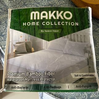 Waterproof bamboo fiber mattress protector. Super single