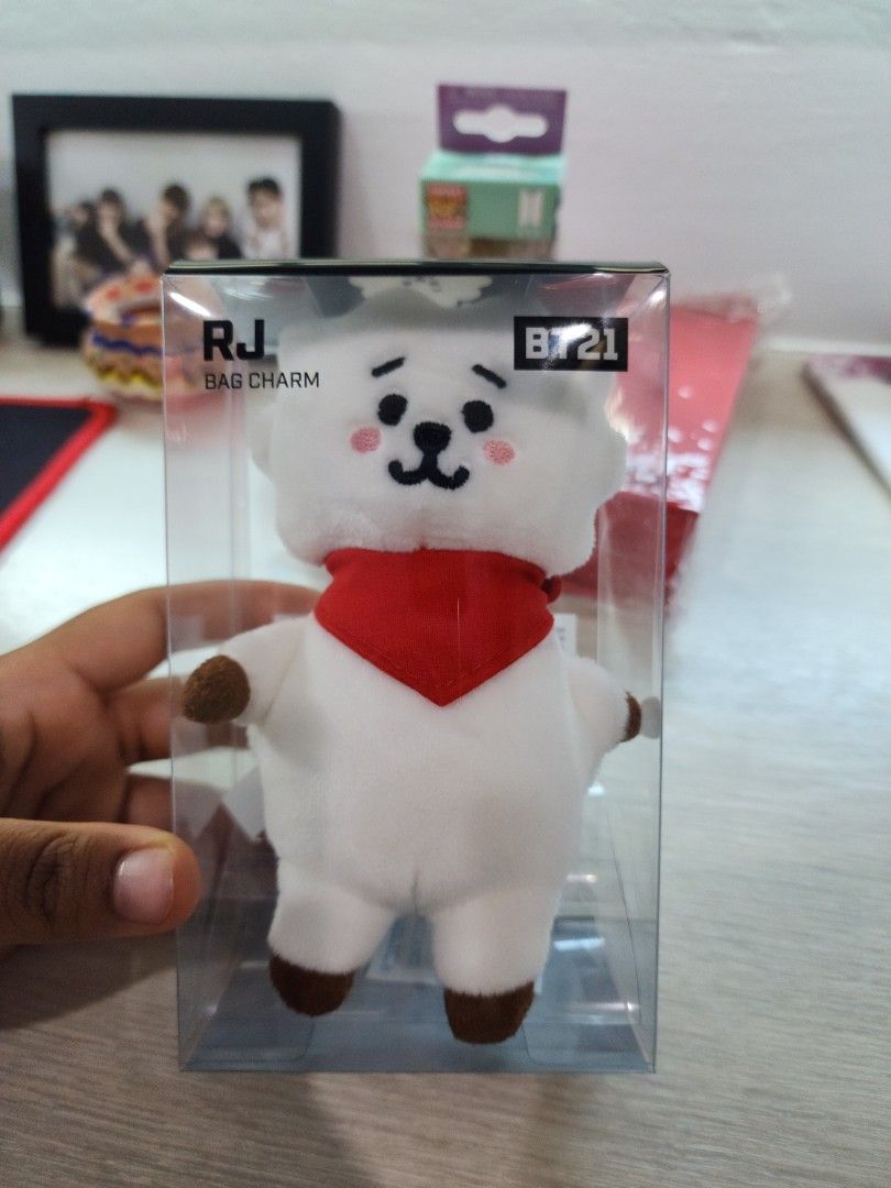 Rj shop bag charm
