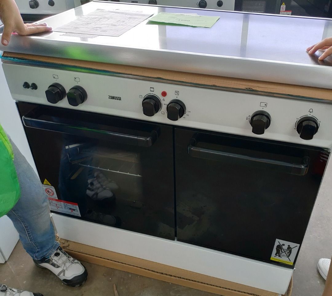 Zanussi Gas Cooker with Electric Oven, TV & Home Appliances, Kitchen