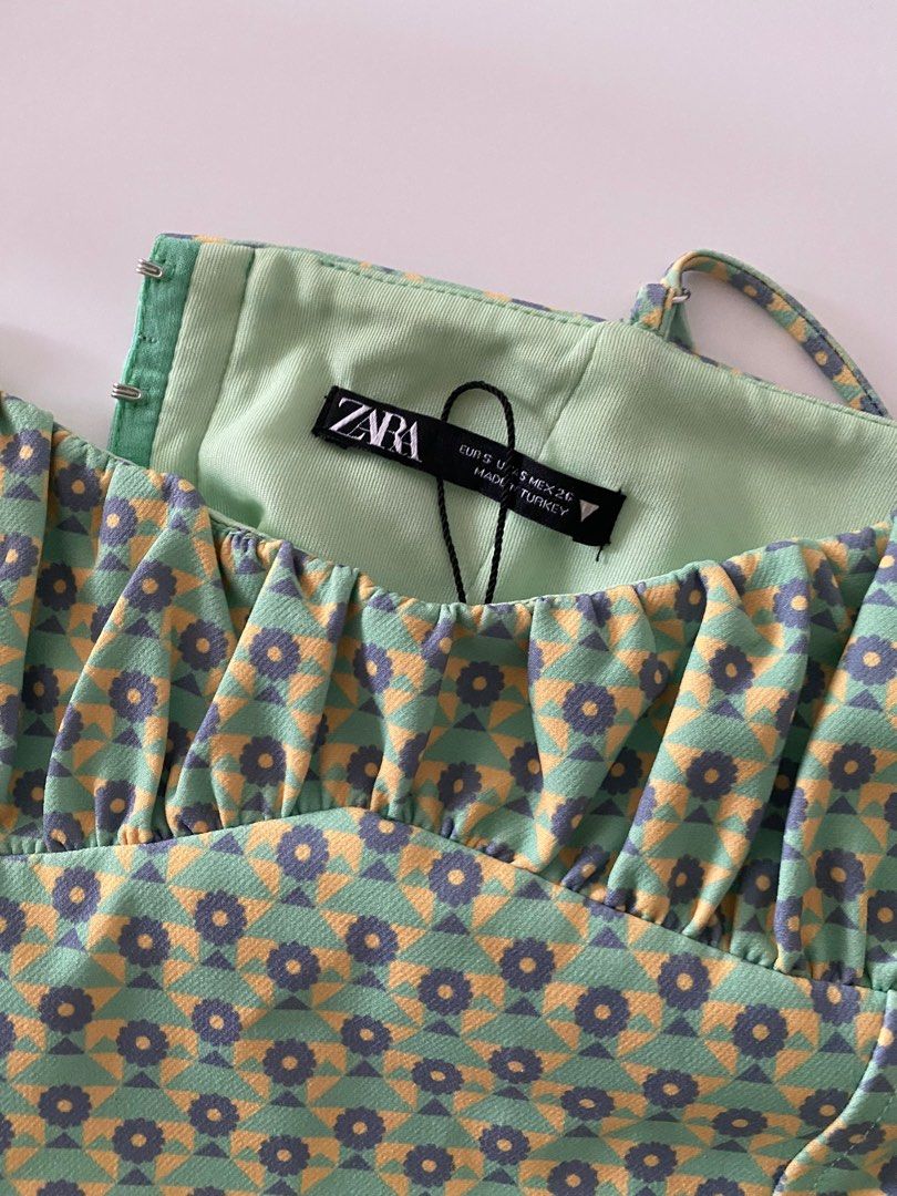 Zara Corsetry Crop top (Category: Others Tops) located in Quezon City. Submitted by mrvcs (Listing ID 1221125967, Image 3). Description: Brand new without tag (removed & lost the the tag) Authentic Zara Corsetry Crop Top Code: 4661/013/050 Retails P 1,695 .