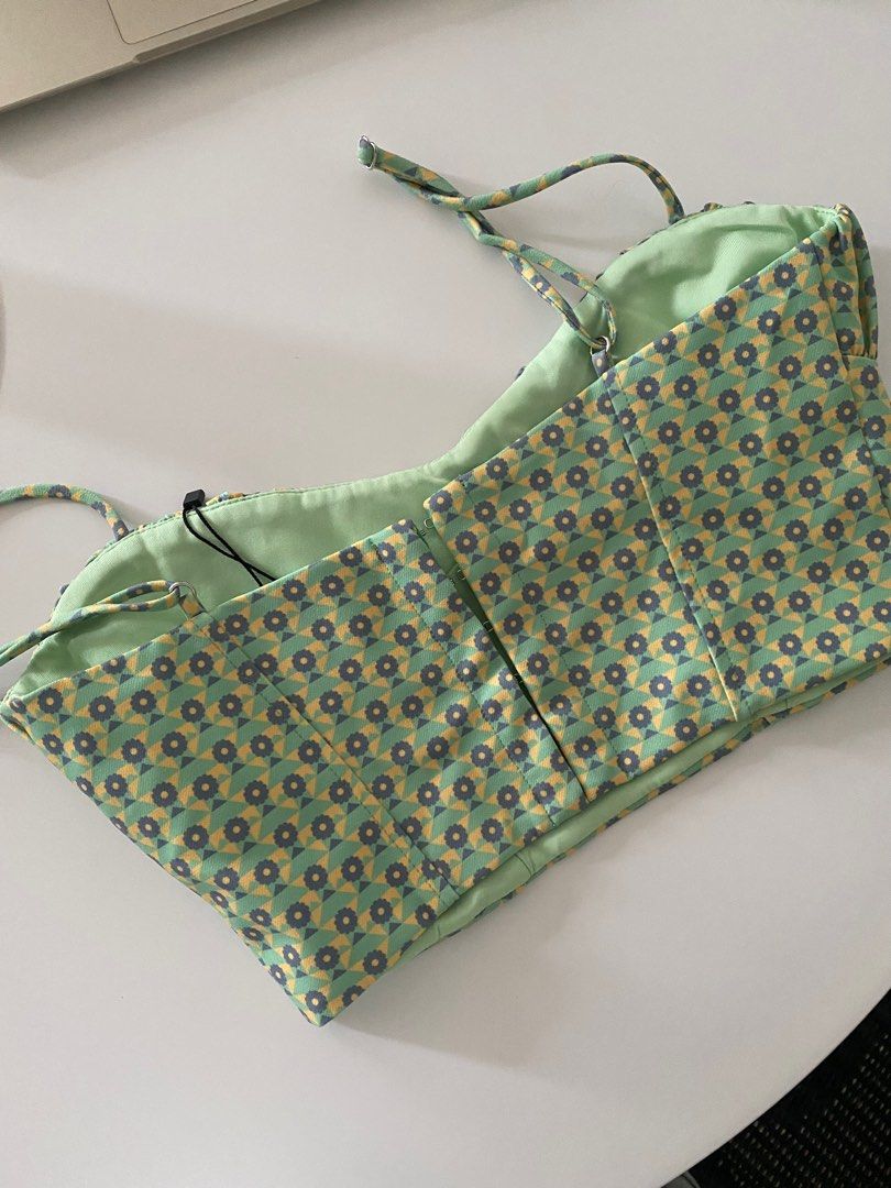 Zara Corsetry Crop top (Category: Others Tops) located in Quezon City. Submitted by mrvcs (Listing ID 1221125967, Image 2). Description: Brand new without tag (removed & lost the the tag) Authentic Zara Corsetry Crop Top Code: 4661/013/050 Retails P 1,695 .