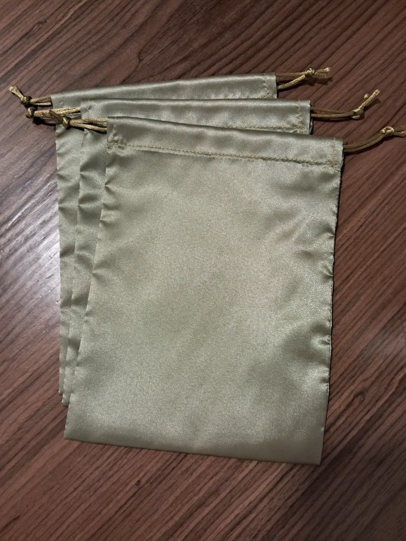 綠色仿絹布抽繩袋18個回禮束繩袋, 女裝, 手袋及銀包, 多用途袋- Carousell