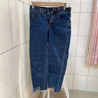 設計感深藍牛仔褲