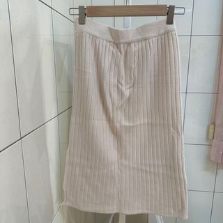 杏色坑條開衩中長裙