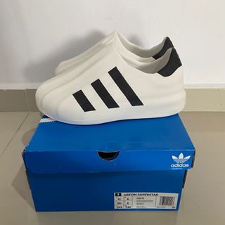 (Category: ) located in . Submitted by a_live4sneakers (Listing ID 1221434558, Image 1). Description: .