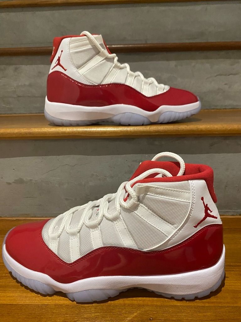 Red retros 11 discount