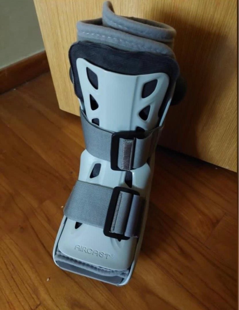 Aircast Boots Size S, Health & Nutrition, Assistive & Rehabilatory Aids