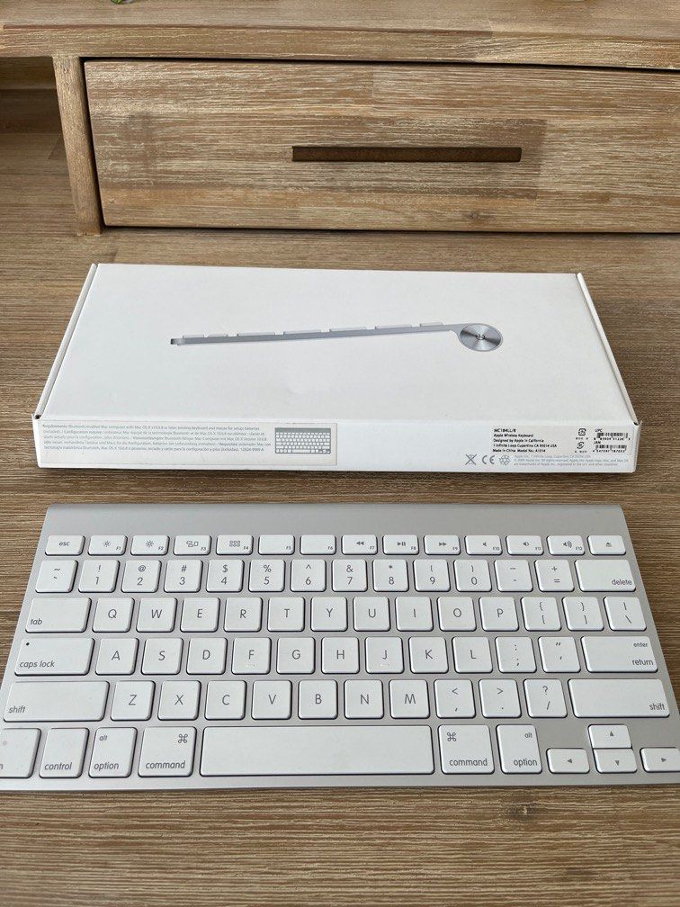 Apple wireless keyboard, Computers & Tech, Parts & Accessories