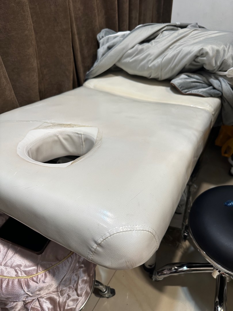 Beauty Salon Bed for FREE, Furniture & Home Living, Furniture, Bed