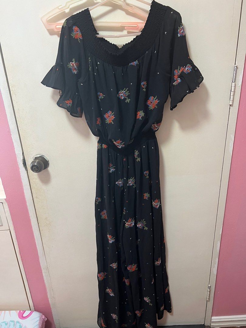 Black Stitched Romper (Category: Rompers) located in Paranaque City. Submitted by chinitamaria (Listing ID 1221415735, Image 2). Description: - got this at 1,500 from an fb seller - used once - FITS M-L - sobrang ganda nito! Makapal! Mabigat! At ganda ng design! - worth it! Promise!! Loc: paranque city Mop: gcash only.