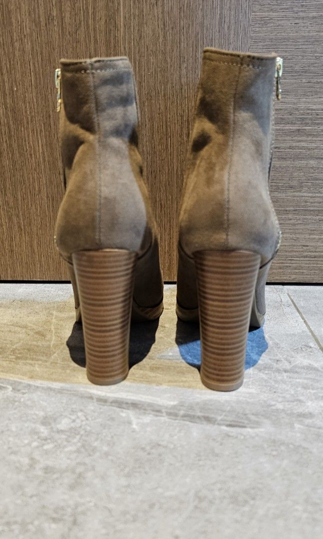 Gold store zipper boots