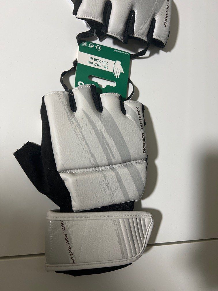 Boxing Gloves (Category: Toning & Stretching Accessories) located in Singapore. Submitted by mikey45677 (Listing ID 1221336708, Image 1). Description: Brand new from decathlon. selling as gf changed her minds. more relevant for boxing cardio classes sizing as above.