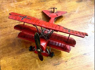 Brand: New Ray German Fokker DR.1 Classic Model Kit: The Red Baron German Triplane - 1:32 scale 35x38cms