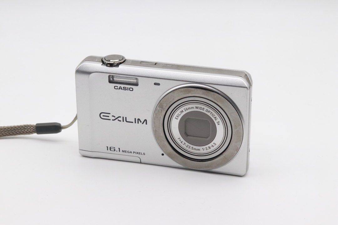 市場】【中古】CASIO EX-Z28 SR シルバー 16.1M/26mm/5x/2.7/6.86cm/HD
