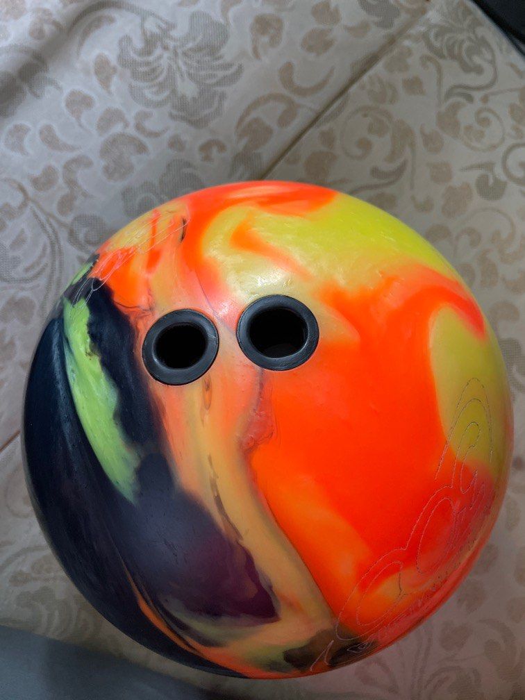 Columbia 300 bowling ball 12lbs, Sports Equipment, Sports & Games