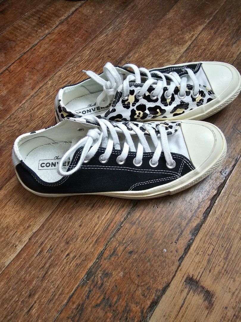 Converse logo hotsell play leopard